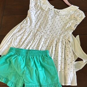 Well Dressed Wolf NWT Tunic and Bloomer Set